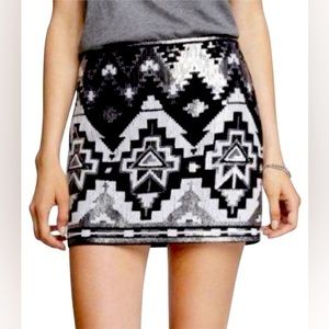 Express sequinned mini-skirt, size L, with black, gray, and white sequins.